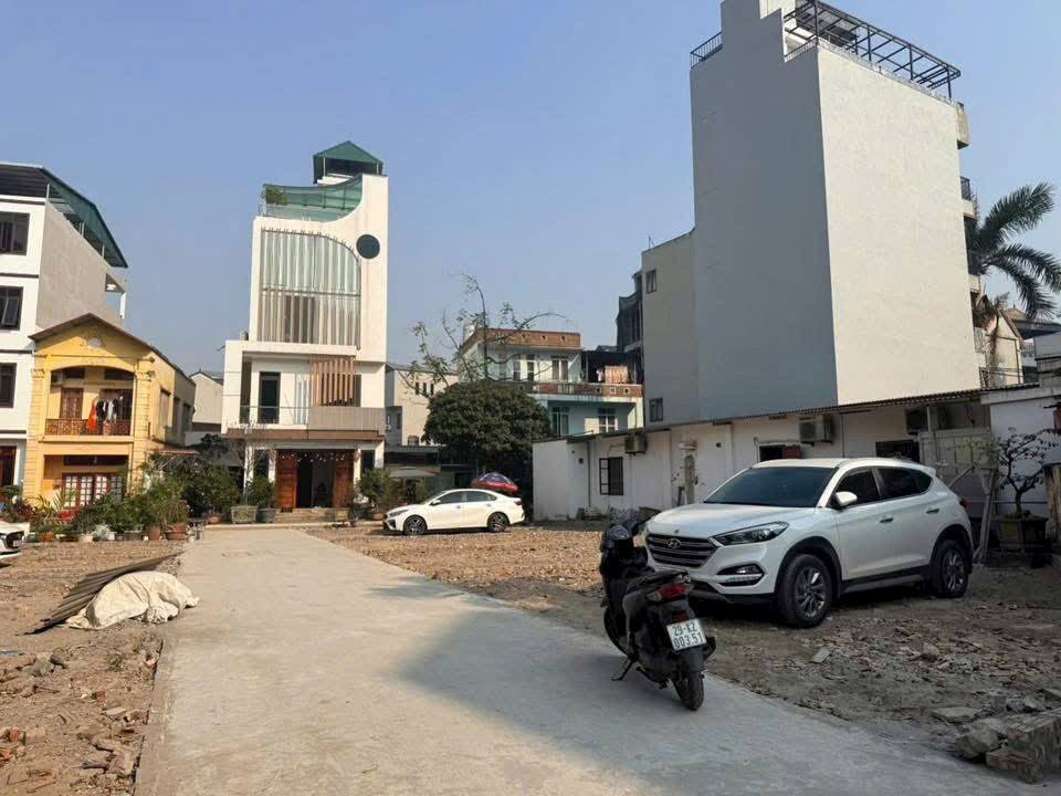 Bán mảnh đất siêu đẹp Ngọc Thụy, ô tô vào đất, view hồ, 50m2, giá 11 tỷ