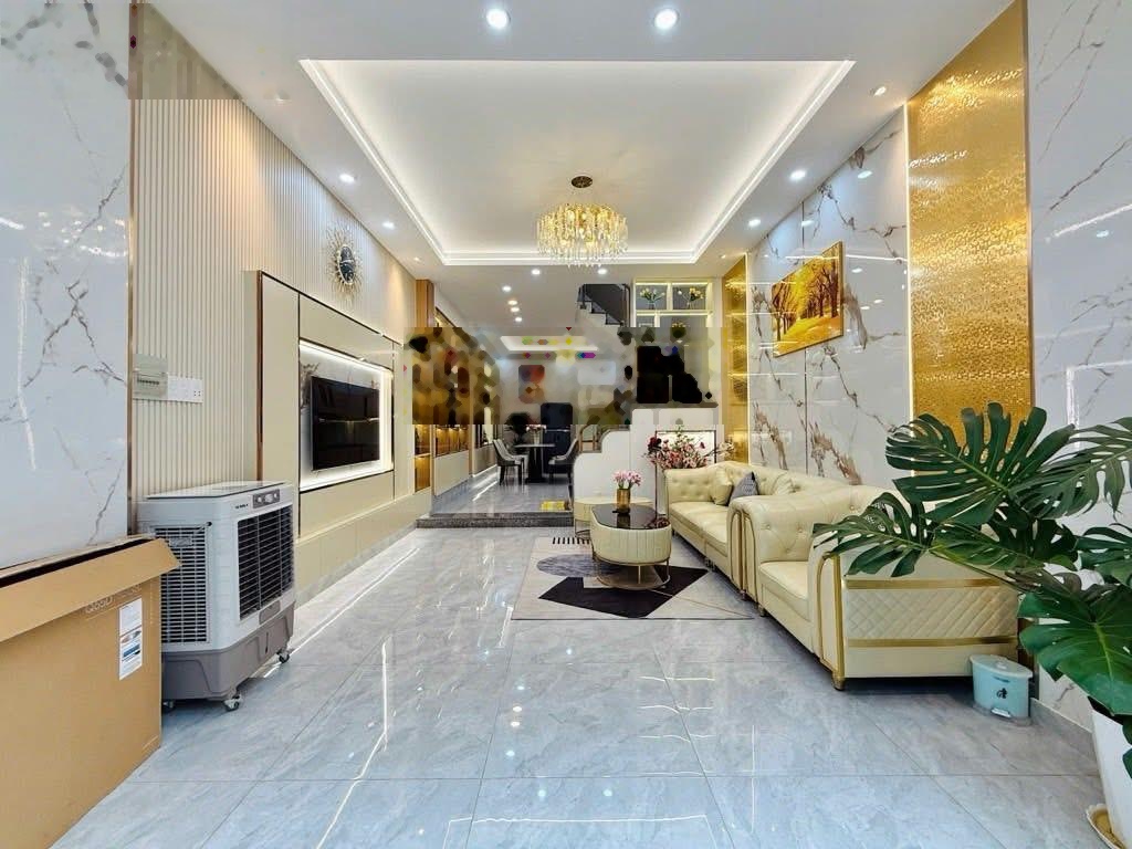 Giá 3.5Tỷ -Sở hữu ngay nhà 81.6m2 - 2 lầu tại đường Phạm Văn Chí, P. 3, gần UBND Q. 6. Hẻm thông 6m