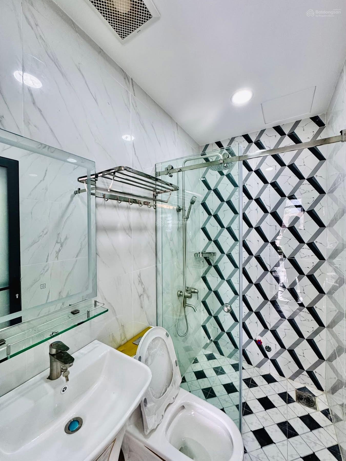 Chủ xoay vốn kinh doanh bán gấp nhà Trần Quang Khải-P.Tân Định-Q1 giá 4Tỷ250/64,5m2 cho thuê 27tr