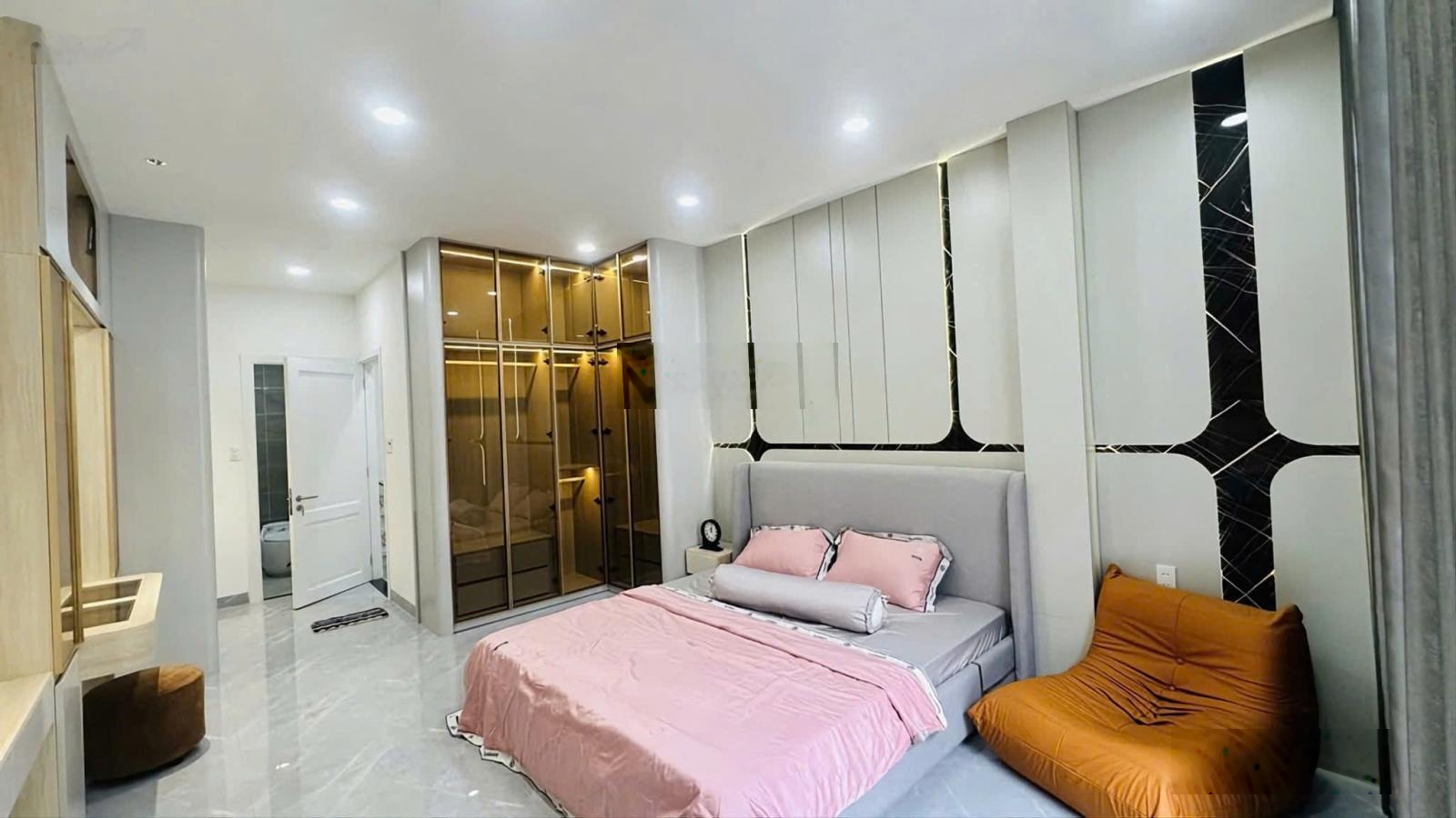 Sở hữu ngay nhà ngang khủng 7m, đường Ngô Tất Tố, Bình Thạnh, SHR, full nội thất giá 3 tỷ 950 TL