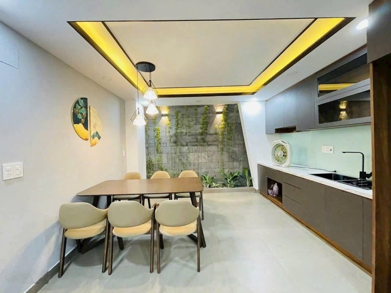 Cô Lan bán gấp nhà Hoa Đào-P7-Phú Nhuận giá 3Tỷ350/68m2 cho thuê 20tr gần CoopMart Rạch Miễu