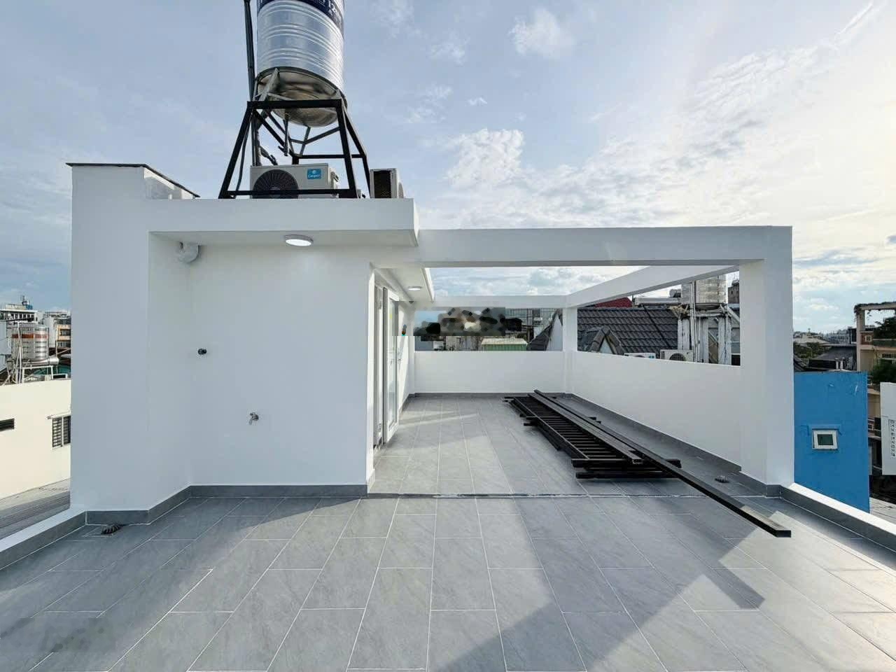 Bán gấp nhà Lê Thị Hồng Gấm - Q.1 nhà bề ngang 5m xe hơi vào tận nhà. Giá 4tỷ050 cho thuê 25tr/th