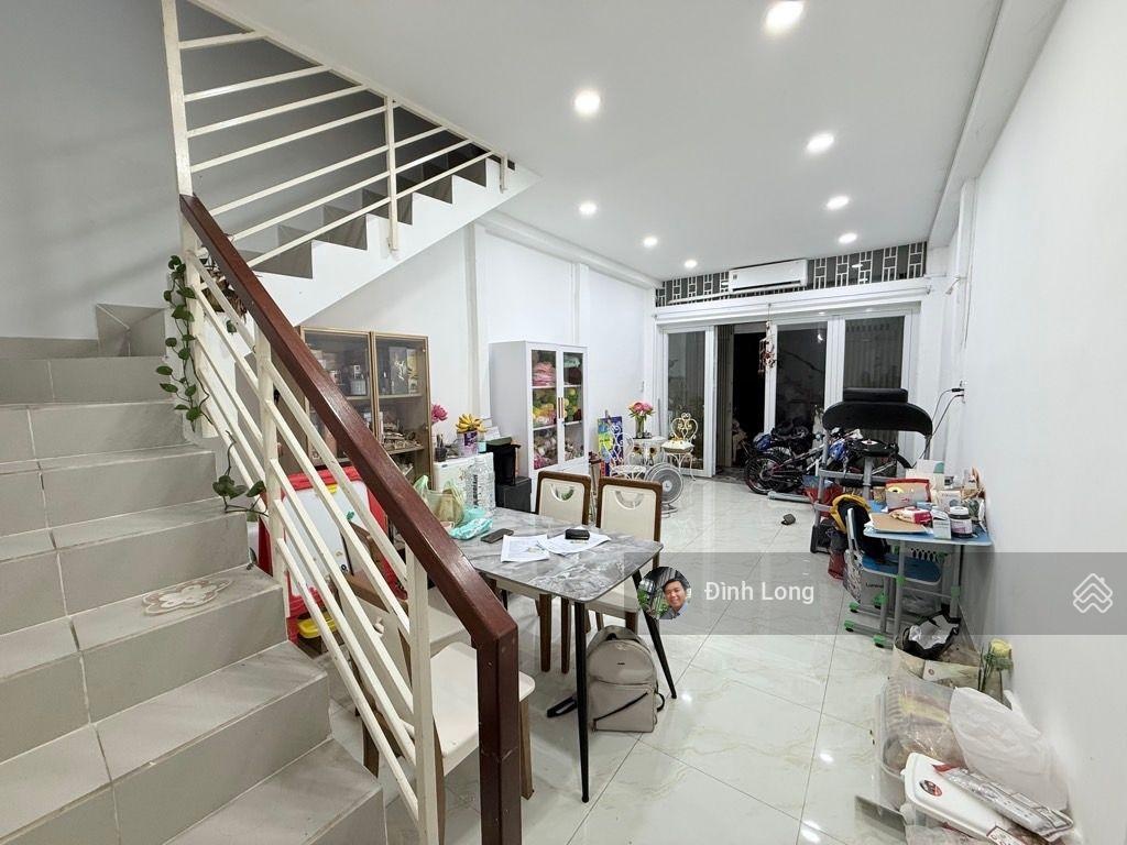 HXH CMT8 Q.10, nhà 2 tầng 40m2 giá 6 tỷ 8