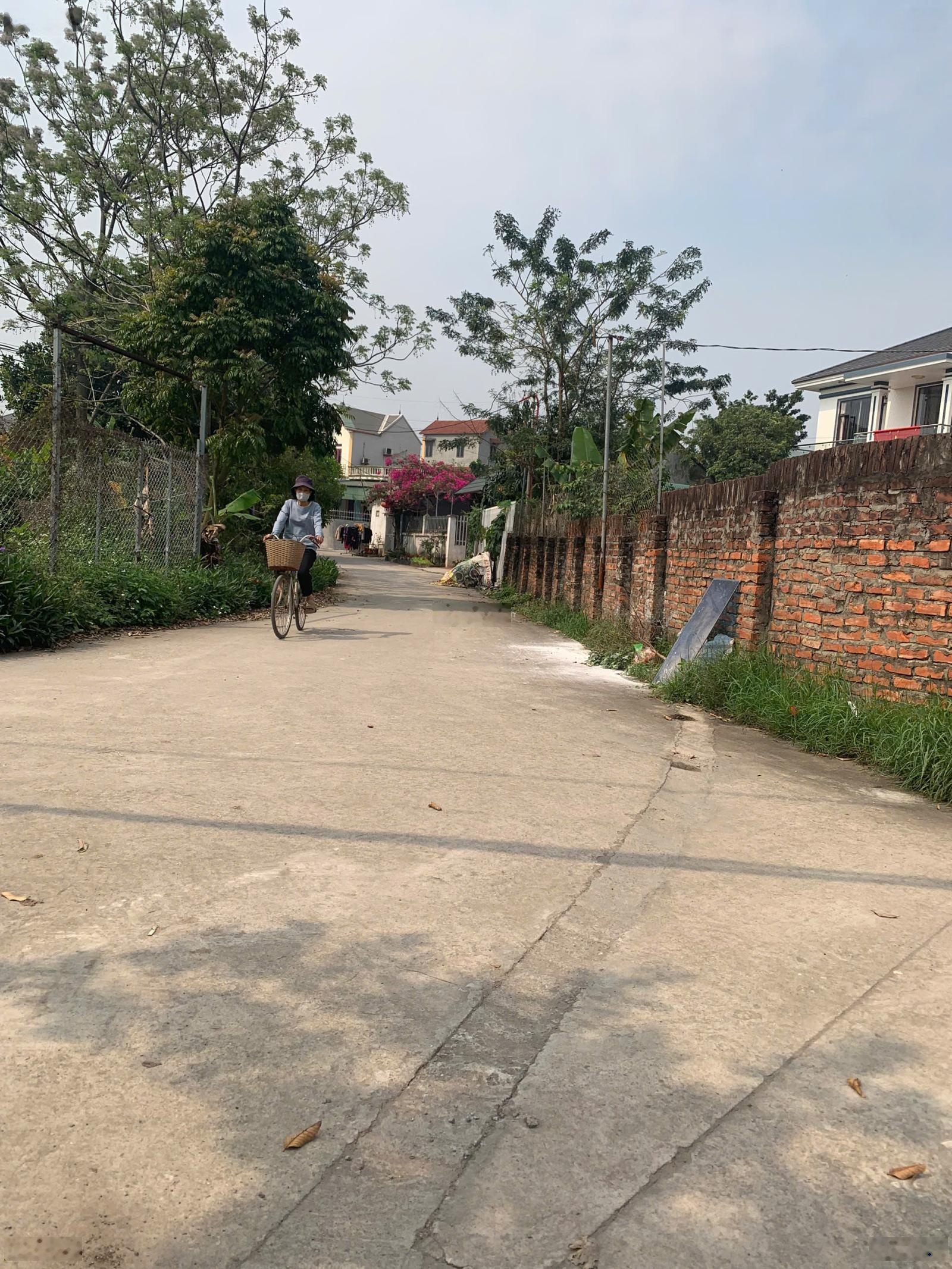 cần bán diện tích 88m2 đất full thổ cư ,giá rẻ nhát khu vực , tại nam phương tiến ,xã xuân mai