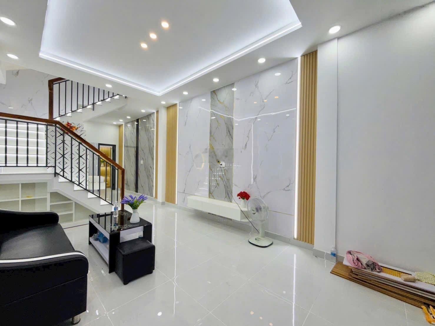 Bán Lỗ Nhà Đẹp Trường Sa, P2, Bình Thạnh. Ngay cầu Bông. DT: 47,6m2. Giá 1tỷ990. Cho thuê 10triệu