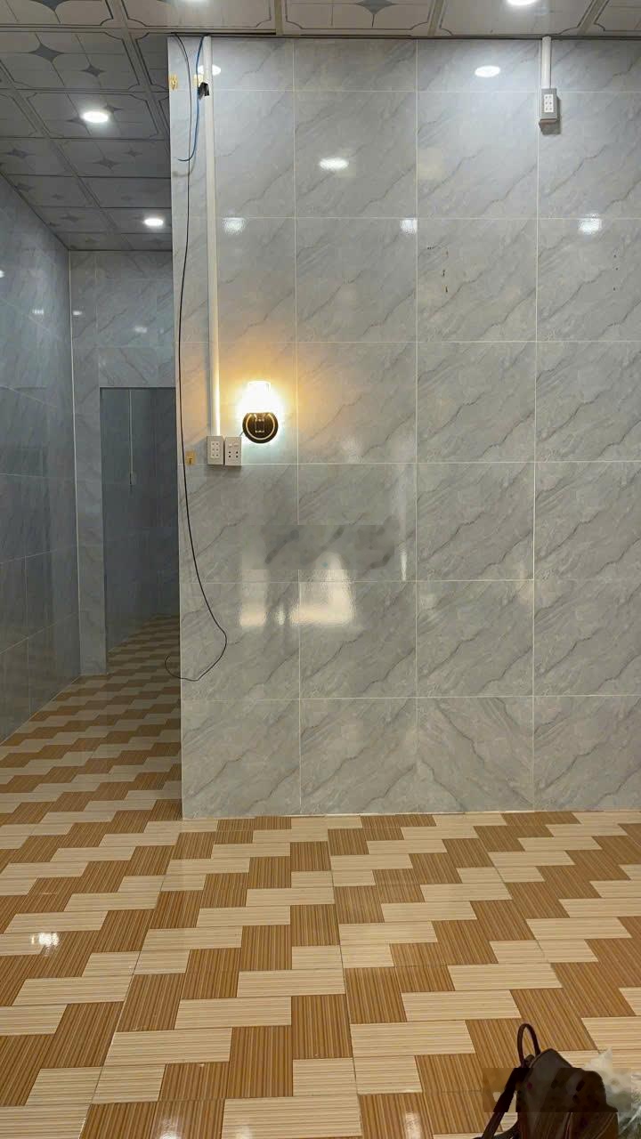 Chính chủ gửi bán nhà cấp 4, gần chợ việt kiều, 98m2, 650tr, bớt lộc