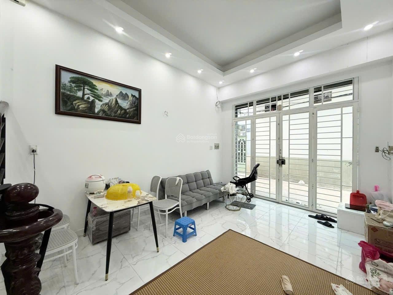 Chính chủ cần bán gấp nhà riêng giá rẻ 4 tầng -3PN,3WC-30m2 Quận 10 Hồ Chí Minh Chỉ với 6 tỷ 700 tr