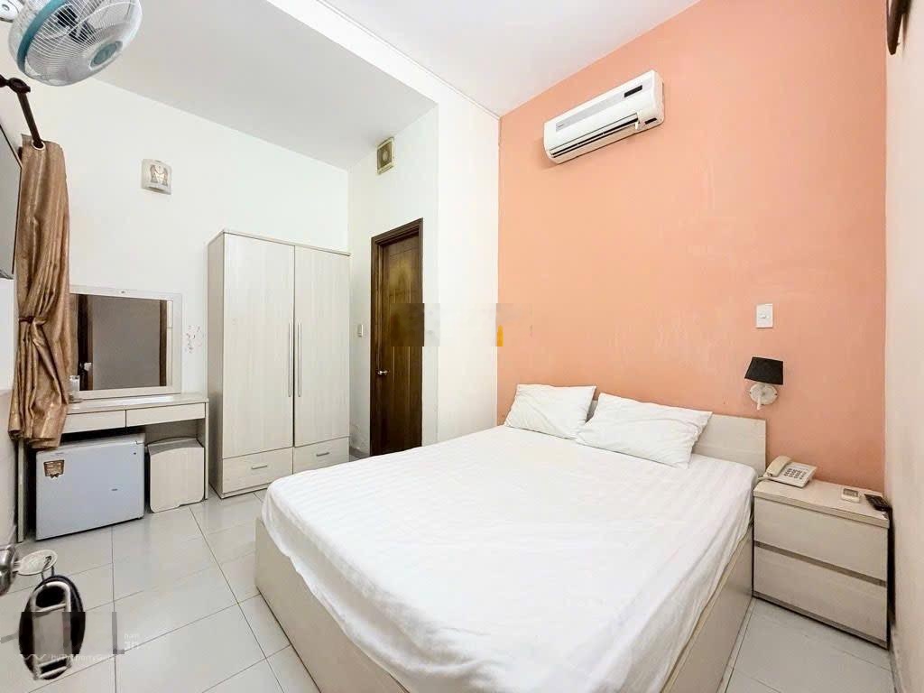 Bán gấp CHDV 17 Phòng Đ.Nguyễn Thị Minh Khai, Quận 1. Giá chốt 9Tỷ900/ 110m2. 6 Tầng. Sổ hồng riêng