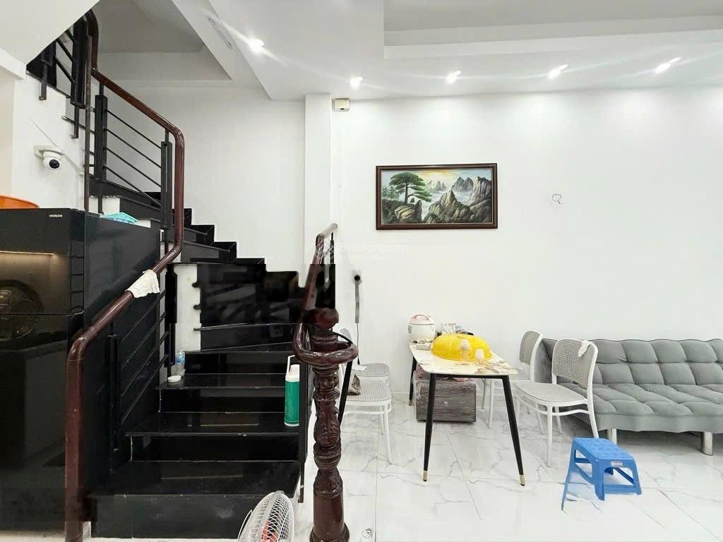 Lý thái tổ - quận 10 - hẻm 4m - 3pn - sổ vuông, nở hậu - giá 6tỷ7 diện tích 30m (3.5m x 8.6m), n