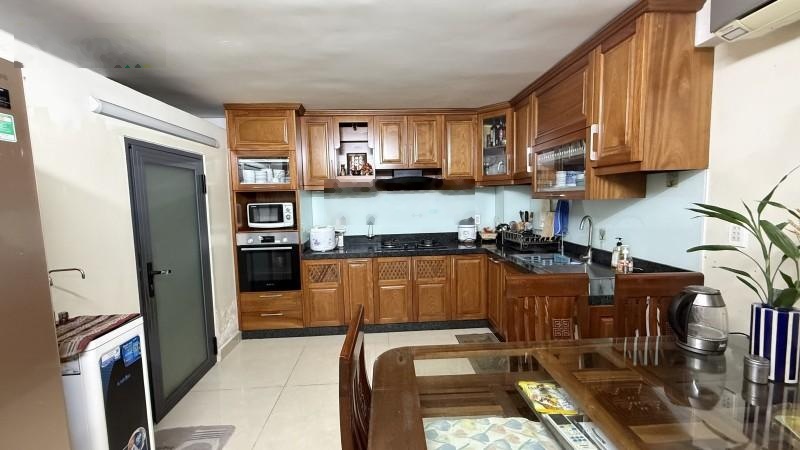 Quận 10, ngay hà đô đường 3/2 - 5 tầng hẻm xe hơi 5m, cách mặt tiền 20m.