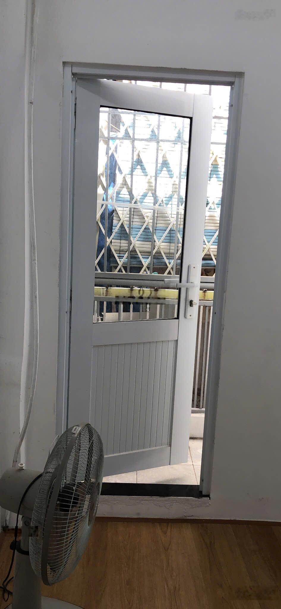 Bán gấp nhà Thành Thái, giá ngộp, thoáng mát, chủ chuẩn bị đi định cư