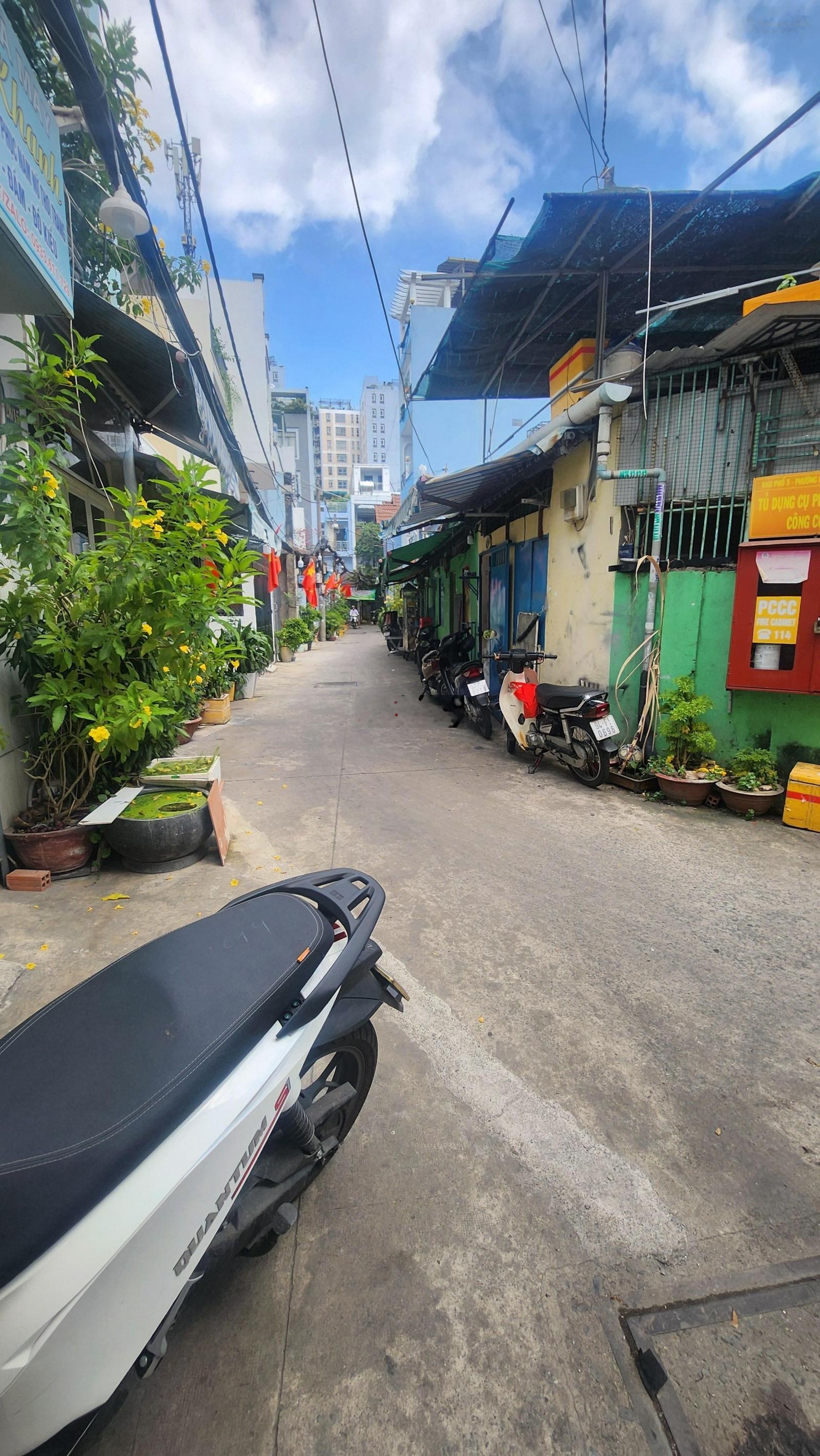 Chỉ 5 tỷ, đủ 62m2, ko LG, ko QH, HXH1/ Lũy Bán Bích - Tân Phú, kế ngã 4 Hòa Bình, gần Đầm Sen