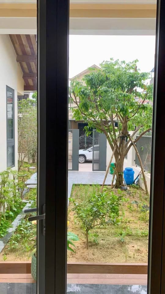 Cho thuê nhà 2 tầng, 2 mặt tiền đường 8m Phạm Văn Đồng, thành phố Huế, 182m2, hướng Bắc, giá 14.5 triệu/tháng