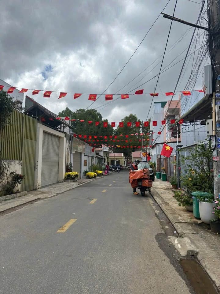 Bán lô đất mặt tiền Đào Tấn, thuộc khu Trung Cao, Buôn Ma Thuột