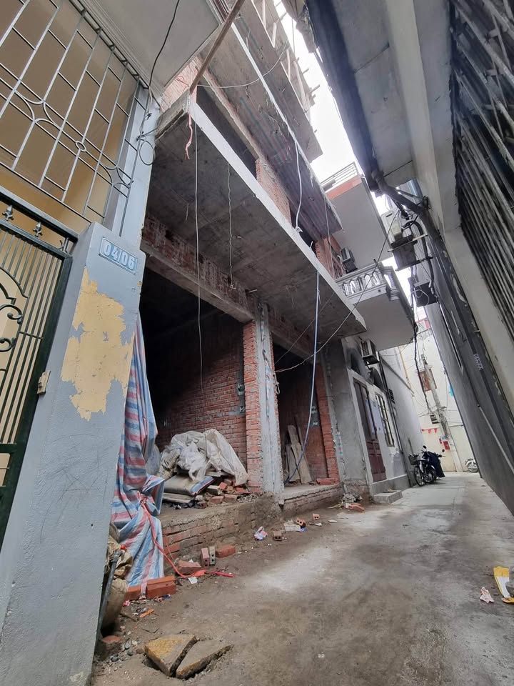 Bán nhà 4 tầng đang vào hoàn thiện trung tâm Bồ Xuyên, ngay gần chợ