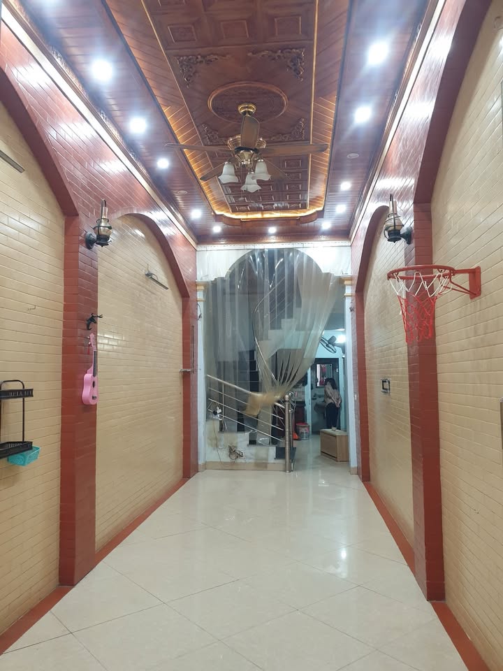 Cần bán nhà 3 tầng hướng Tây Bắc, ngõ rộng đường Trường Chinh, gần sân bóng Thiên Trường