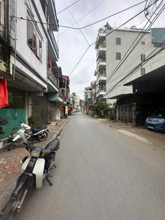 Bán đất Yên Viên, gần cầu Đuống, 130m2 đất full thổ cư, vỉa hè ô tô tránh, ô tô ngủ trong đất