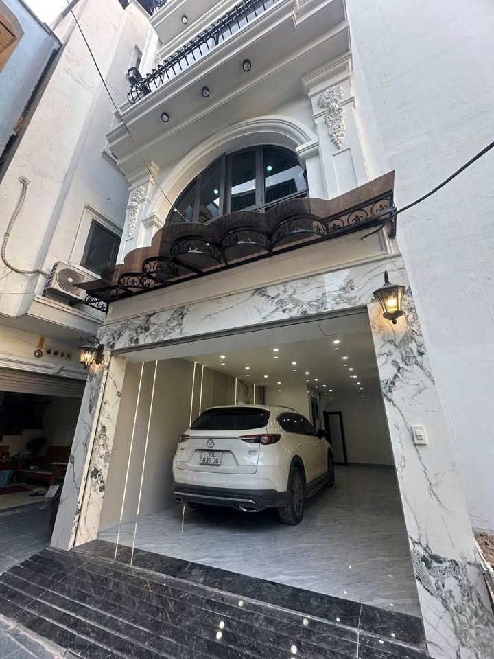 Chủ gửi bán căn nhà Cổ Linh, đối diện Aeon Mall Long Biên