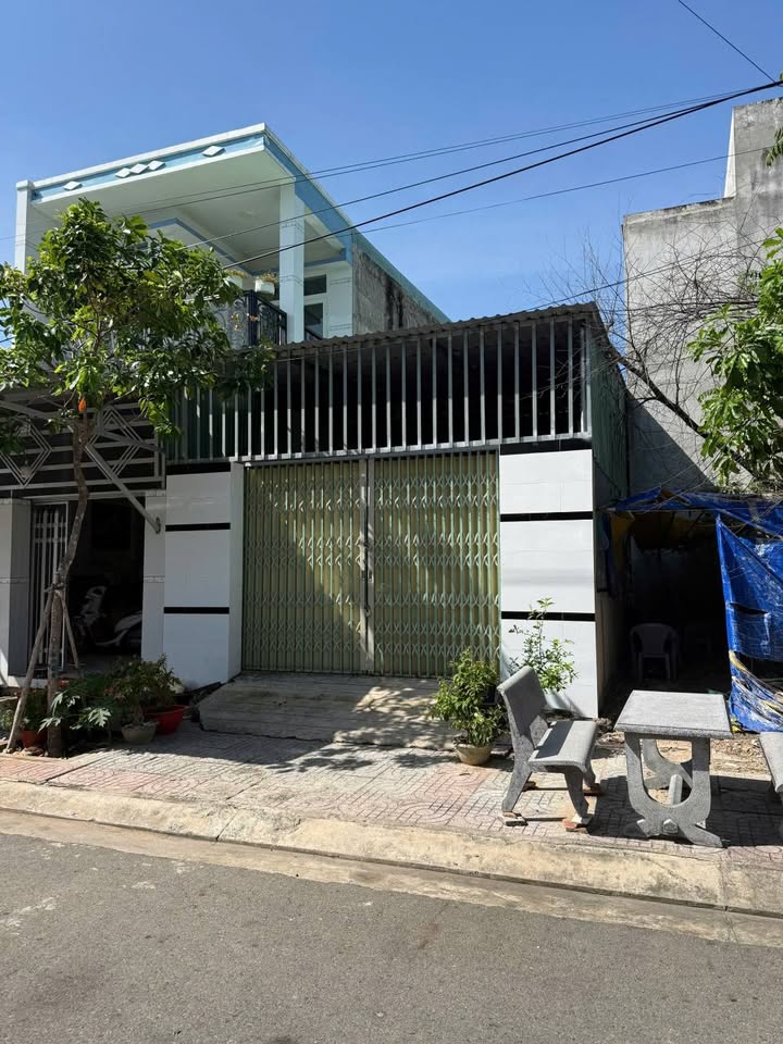 Bán nhà cấp 4 tại khu tái định cư Long Sơn, Vũng Tàu, 100m2 full thổ, đối diện công viên