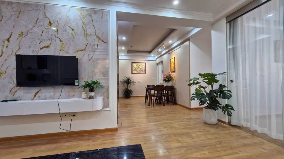 Bán căn hộ chung cư khu đô thị Sài Đồng, full nội thất, 2 phòng ngủ rộng rãi, giá 4.6 tỷ