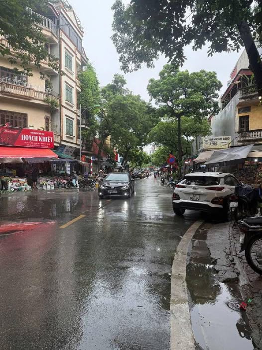 Bán nhà mặt phố vip Đống Đa, Hà Nội, kinh doanh sầm uất, vỉa hè rộng, vị trí trung tâm