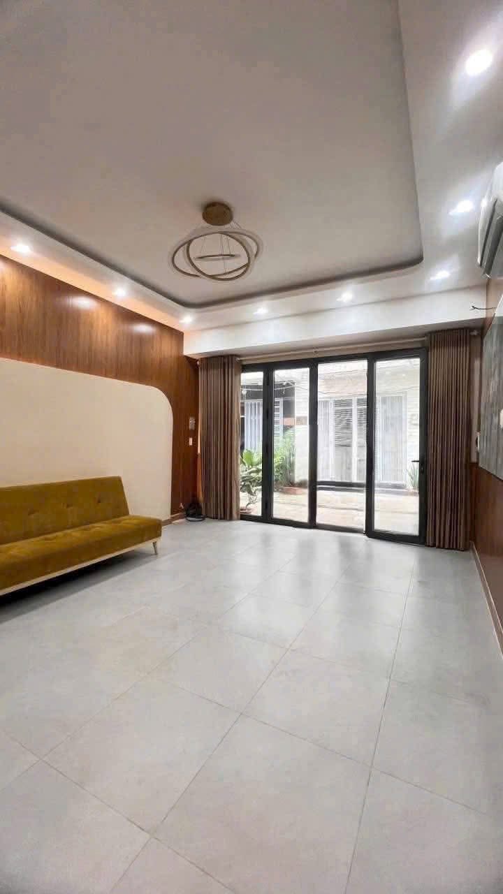 Cho thuê nhà nguyên căn hẻm xe hơi Huỳnh Thị Đồng, 3 phòng ngủ, đủ nội thất, giá 10 triệu/tháng