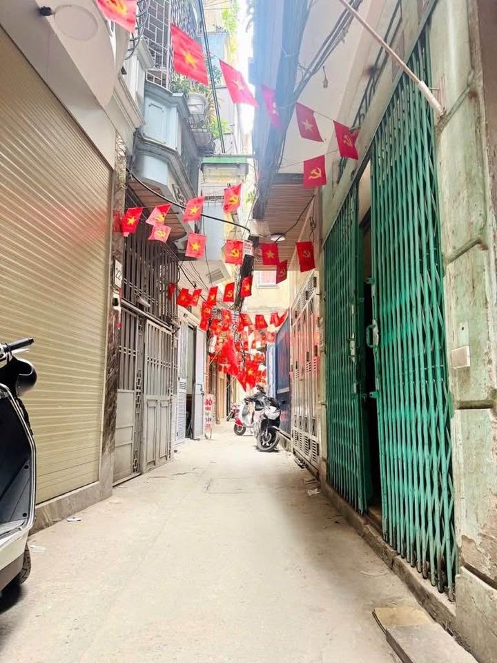 Bán lô góc Hoàng Cầu, sát mặt phố, kinh doanh nhỏ