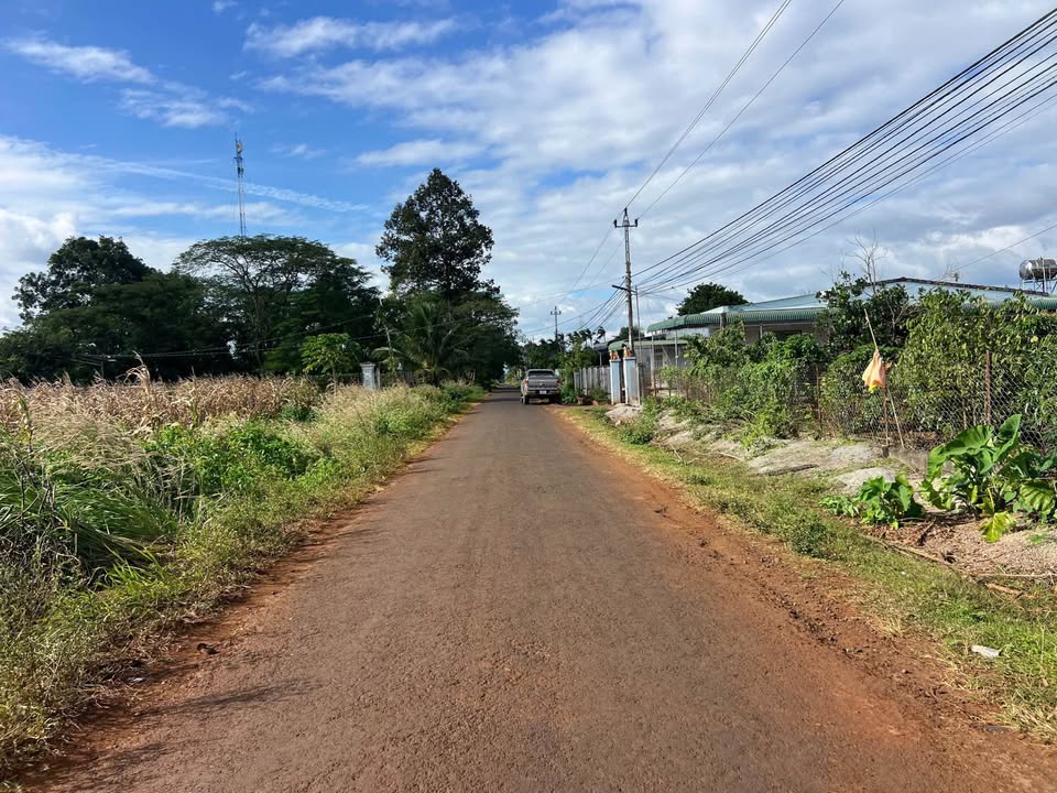 Bán đất mặt đường nhựa thôn 3, Cư Suê, giá 545 triệu