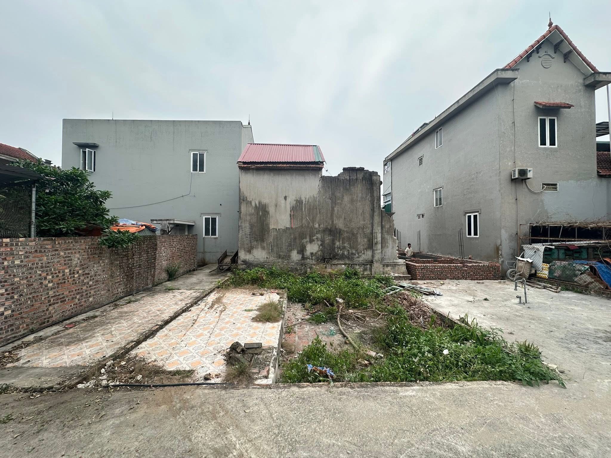 Bán đất Đức Thượng, lô góc, ngõ nông, thông tứ tung, ô tô sát đất, đầy đủ tiện ích xung quanh