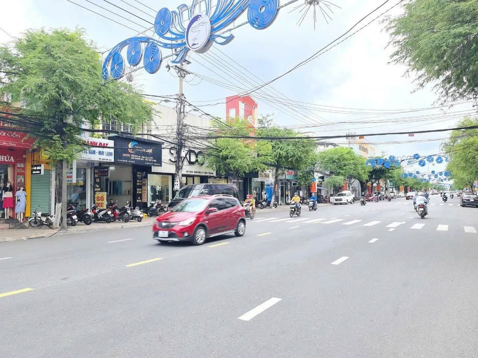 Bán nhà mặt tiền Thái Nguyên, trung tâm Nha Trang, diện tích 402m2, giá 100 tỷ