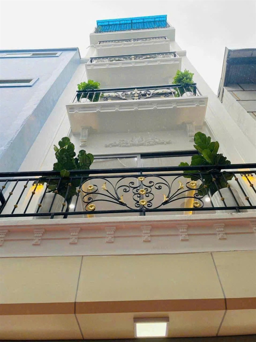 Cho thuê nhà 6 tầng, thông sàn, có thang máy, gần ngõ 440 Khương Đình, Thanh Xuân, giá 32 triệu/tháng