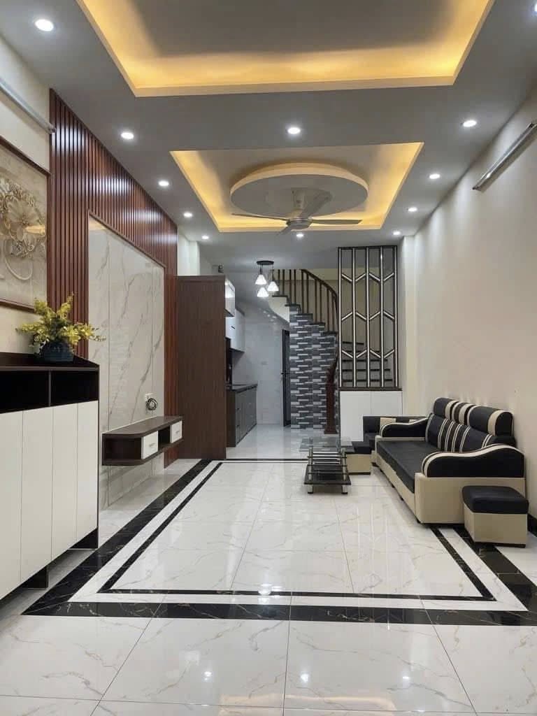 Bán nhà Lĩnh Nam, Hoàng Mai, diện tích 33m2, 5 tầng, 3 ngủ rộng, full nội thất, giá 6.9 tỷ