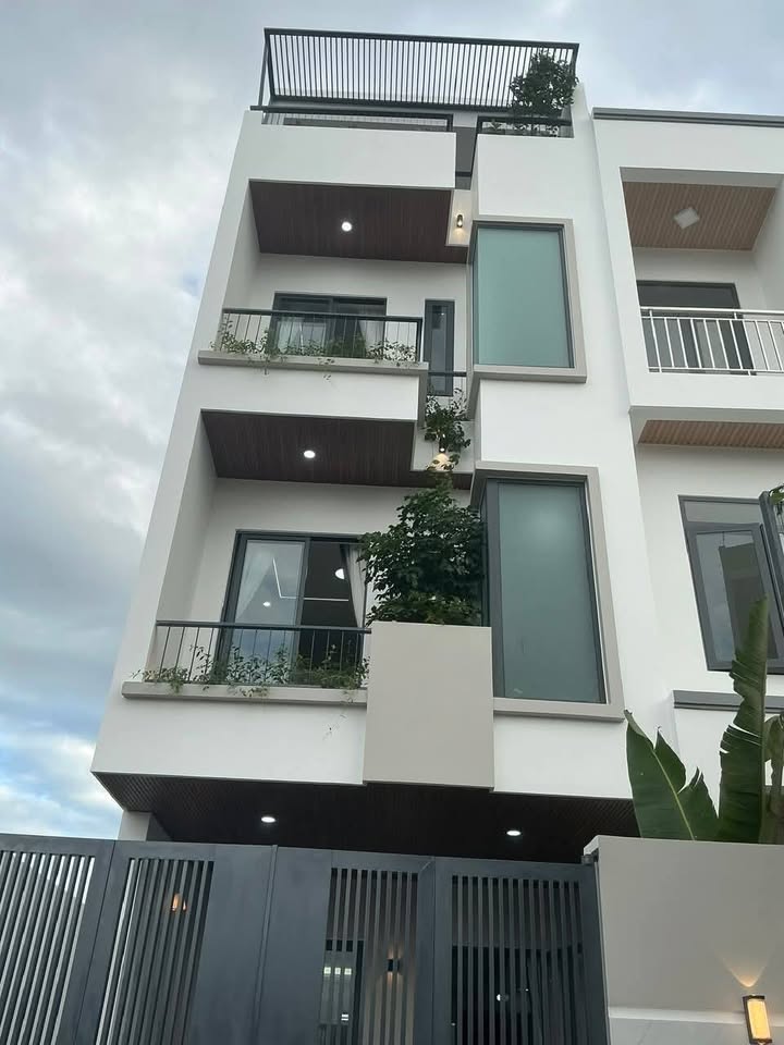 Bán nhà 3 tầng tại khu tái định cư Lưu Chí Hiếu, Vũng Tàu, 79m2, 4 phòng ngủ, giá 9.29 tỷ