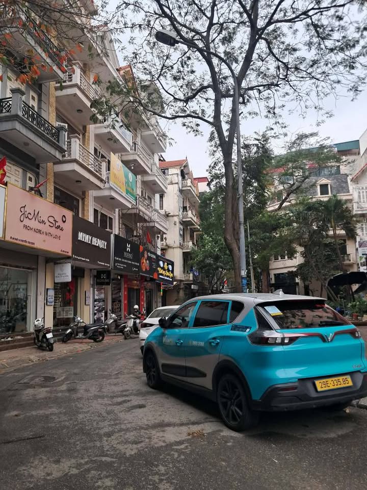 Bán nhà phân lô, ngõ như phố, ô tô tránh Nguyễn Thị Định, Cầu Giấy, giá 22 tỷ