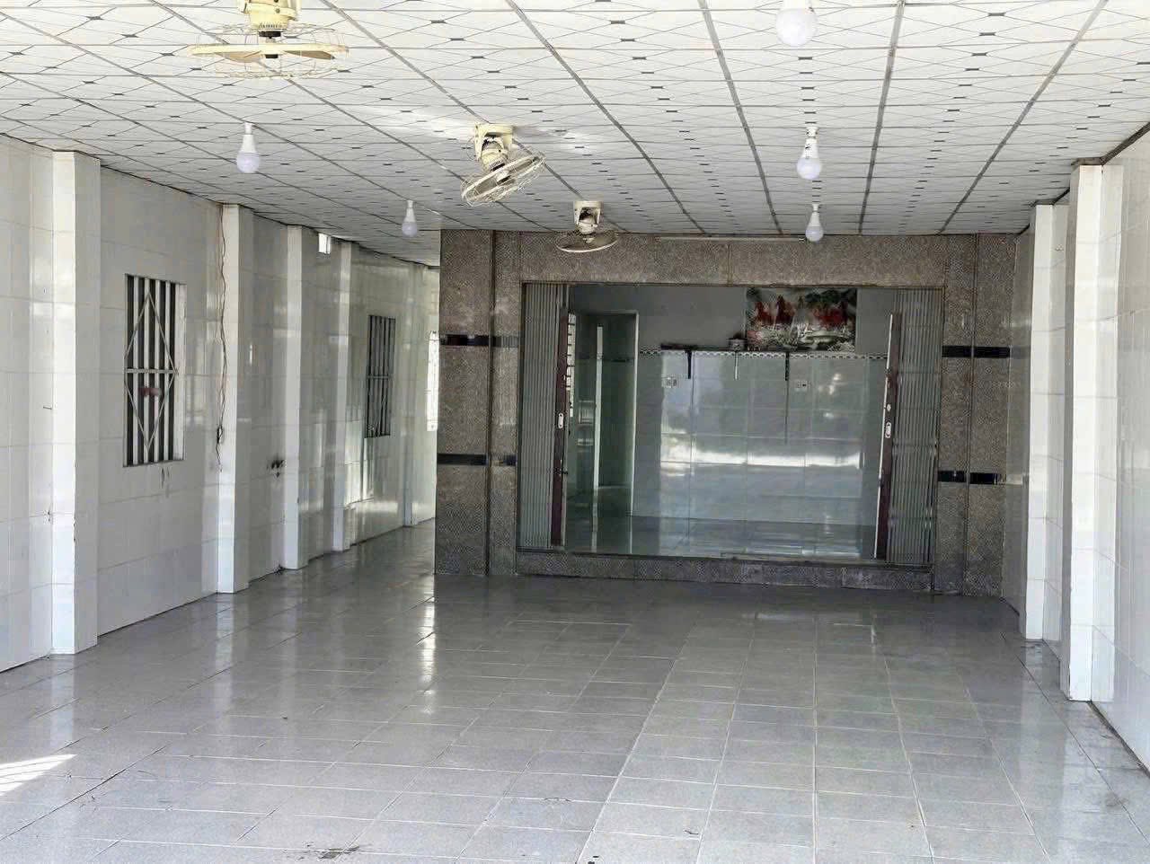 Cho thuê nhà mặt tiền lộ Thầy Cai, Phường 8, thành phố Bến Tre cũ, giá 6 triệu/tháng