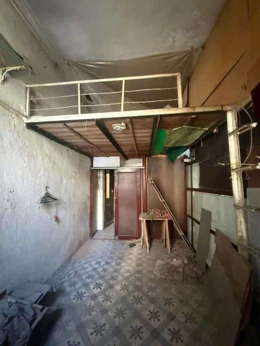 Bán nhà tập thể cũ ngõ Bà Triệu, sổ đỏ 21m2, giá 2.8 tỷ