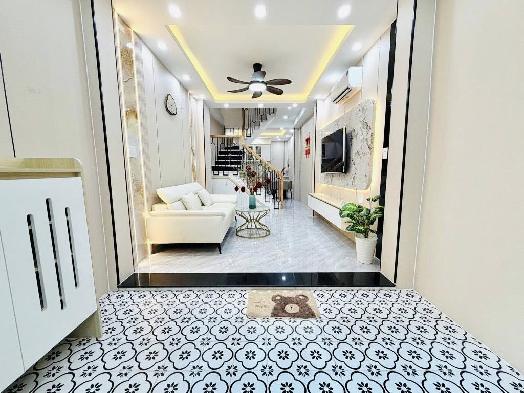 Bán nhà Phan Văn Trị, Bình Thạnh, hẻm thông, sát hẻm xe hơi, 2 tầng, 2 phòng ngủ, 2wc