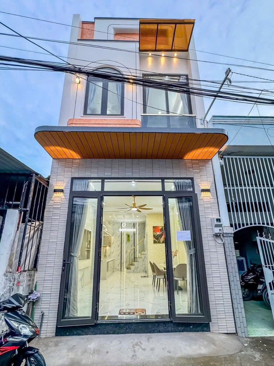 Bán nhà trệt lầu mới đẹp tại hẻm 9 Phạm Ngọc Hưng, Cái Khế, Cần Thơ, gần siêu thị Lotte Mậu Thân, giá 2.4 tỷ