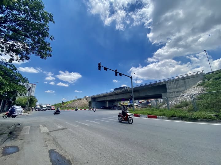 Cần bán căn nhà tại Tam Trinh, diện tích 30m² x 5 tầng, ngõ ô tô thông tứ phía