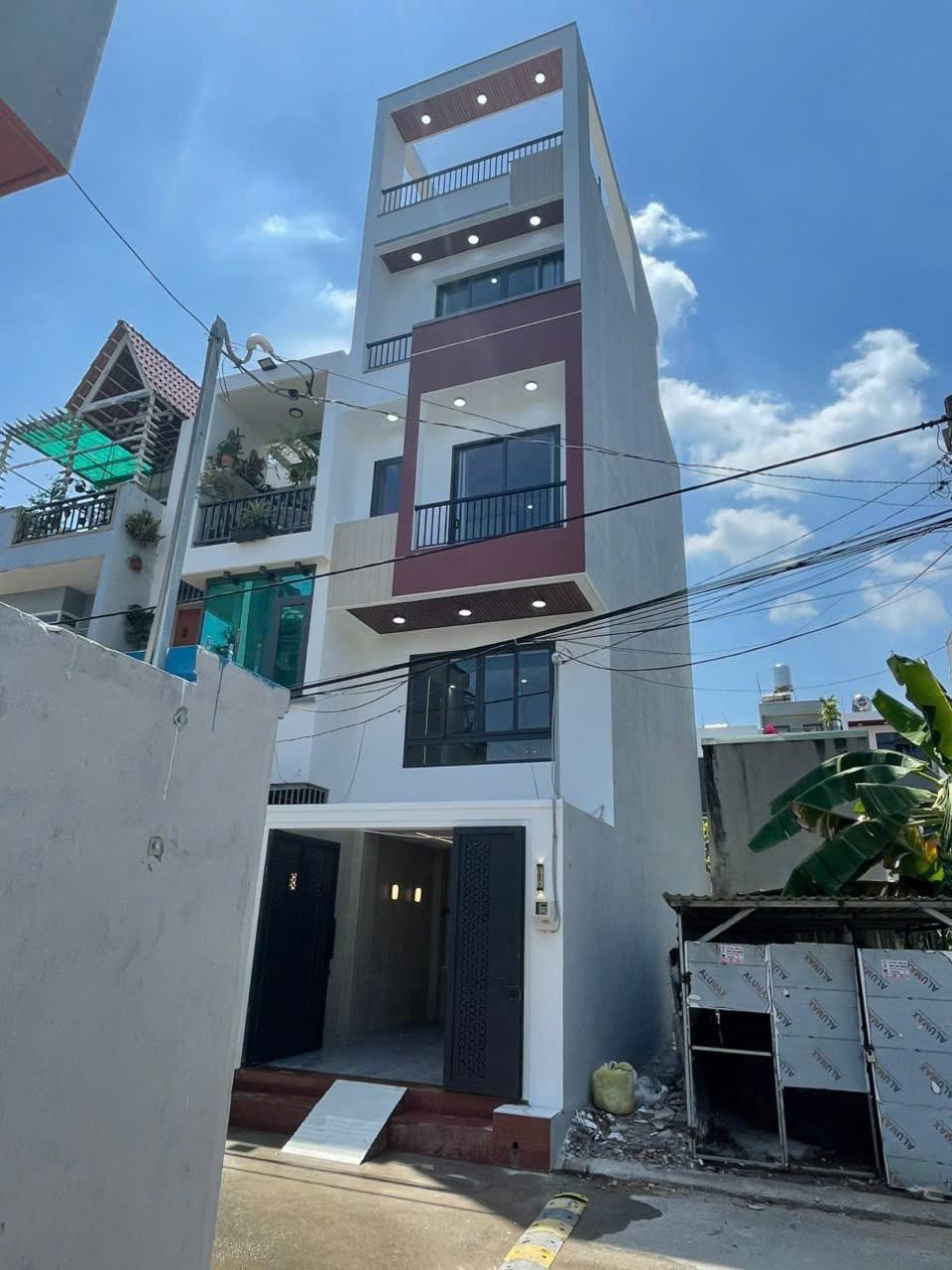 Nhà Quận 9 xinh xắn, 4m x 13,5m, 1 trệt 2 lầu, giá 6,35 tỷ