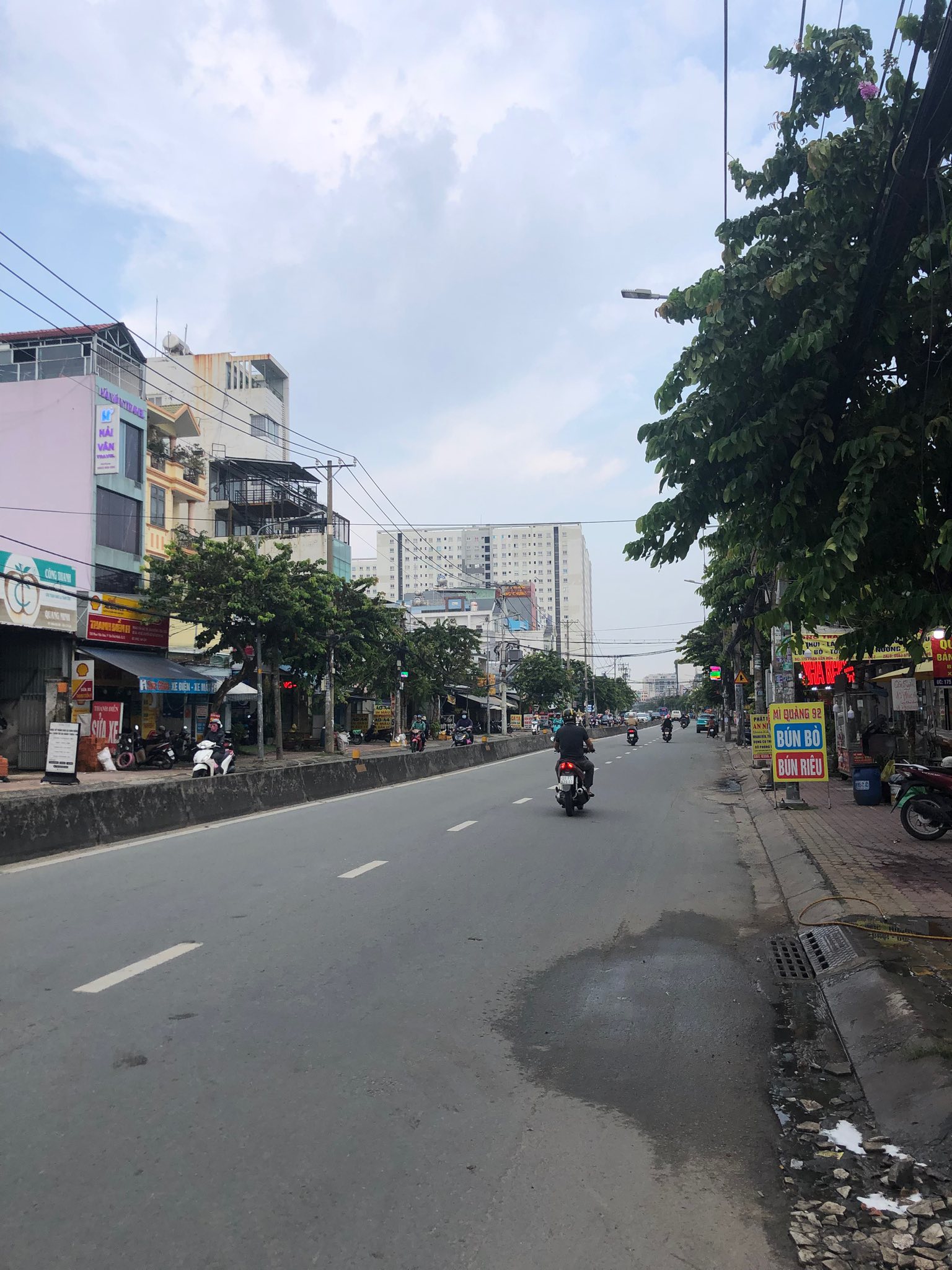 Bán nhà mặt tiền đường Phan Văn Hớn, phường Đông Hưng Thuận, 64m2, ngang 6m, 5 tầng