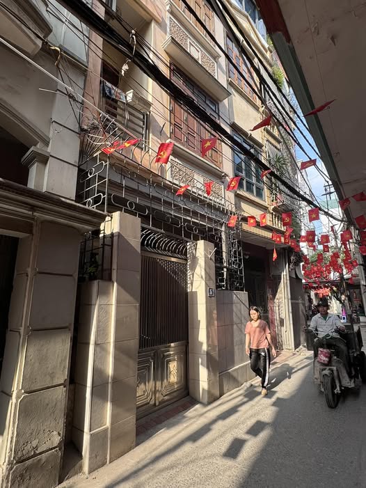 Bán nhà Vũ Tông Phan, 38m2, xây sẵn 5 tầng, giá 8.5 tỷ