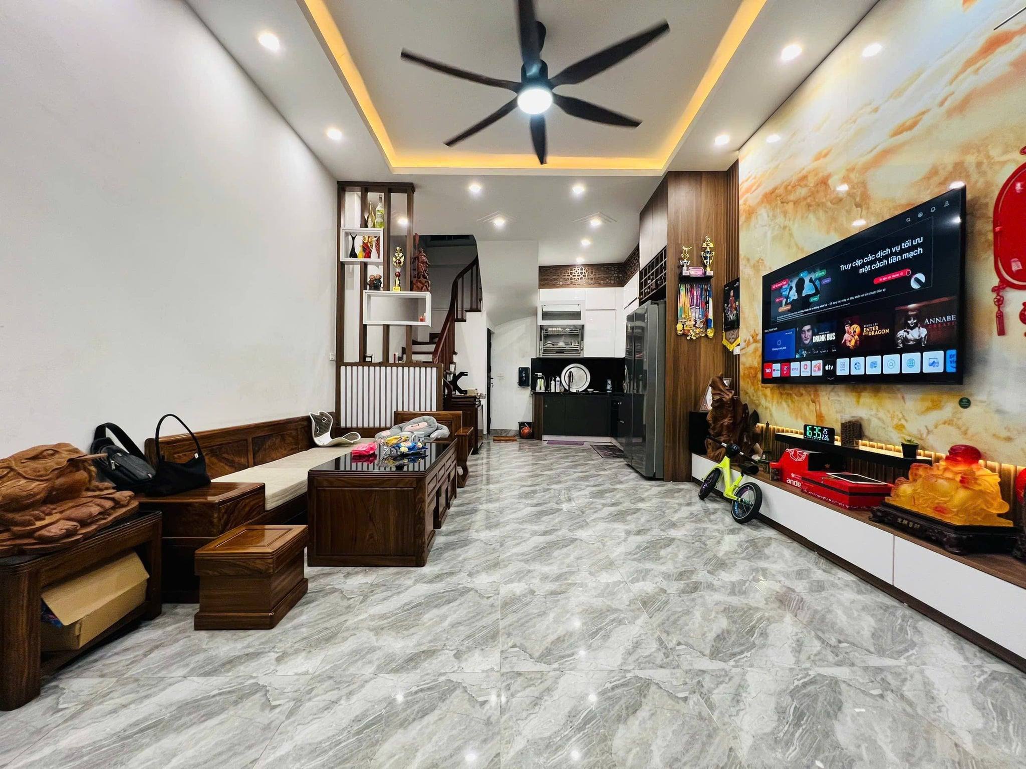 Bán nhà phố Hồng Mai, Hai Bà Trưng, gần ngã 3 phố Chùa Quỳnh, cách đường ô tô chỉ vài bước chân, giá 9.9 tỷ