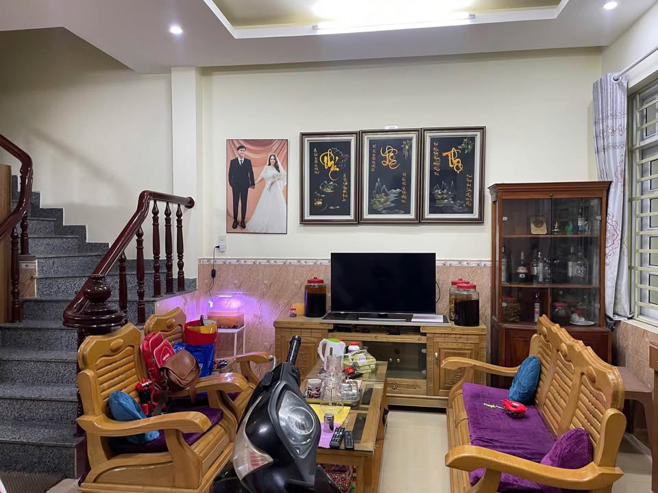 Bán nhà 3 tầng hẻm Dã Tượng, phường Nam Nha Trang, giá 3.7 tỷ