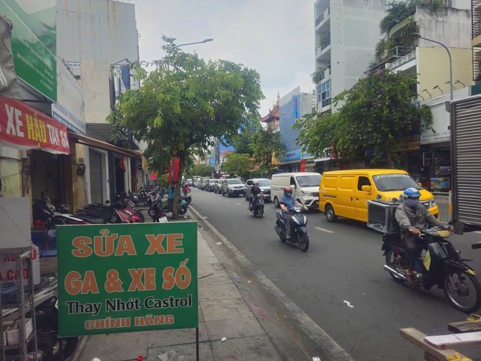 Bán nhà cấp 4 mặt tiền Lũy Bán Bích, vị trí kinh doanh sầm uất, giá 18 tỷ