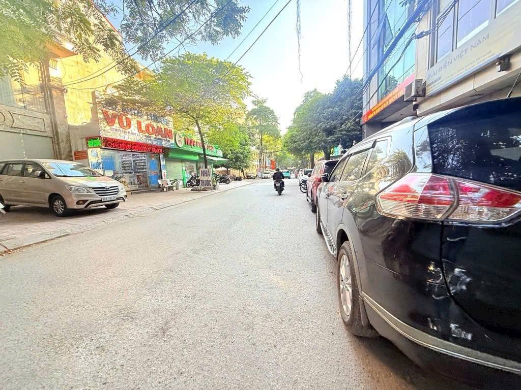 Bán nhà mặt phố Ba Đình, 80m2, ô chờ thang máy, 2 thoáng, vỉa hè 5m, mặt đường 15m, giá 43 tỷ