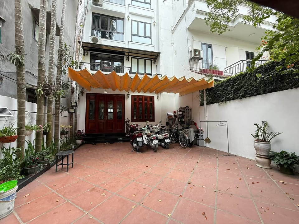 Bán nhà phân lô phố Võng Thị, ô tô tránh, gần hồ Tây, biệt thự sân vườn đẳng cấp, giá 45.8 tỷ