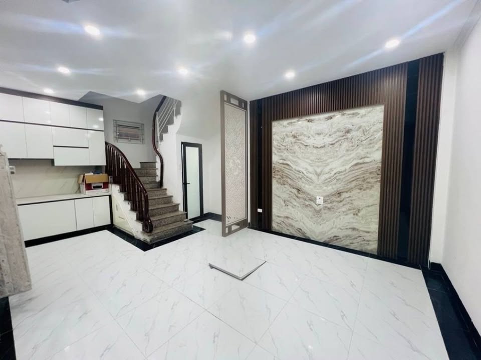 Bán nhà trung tâm Đống Đa, ngay khu Ngã Tư Sở, ô tô đỗ gần nhà