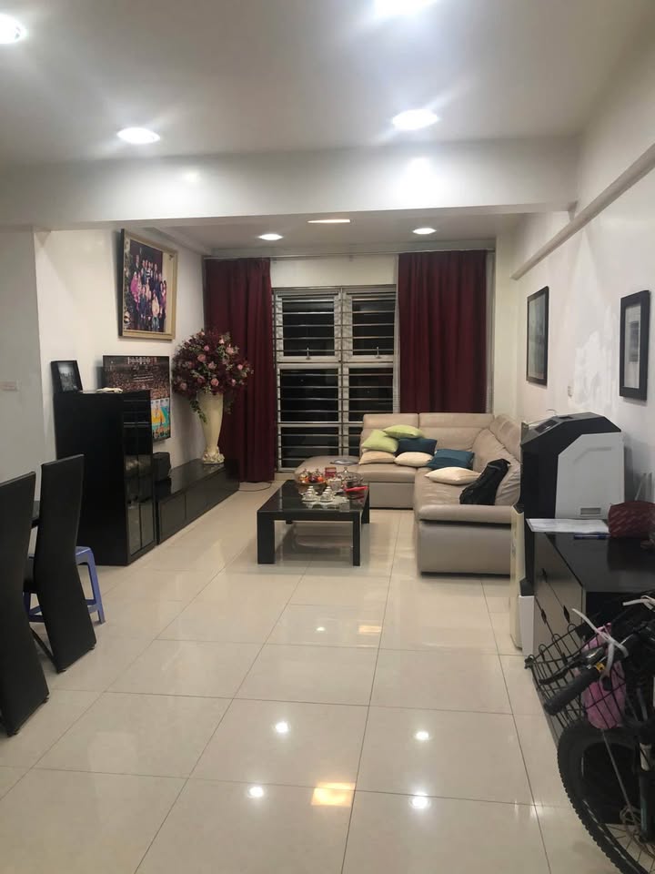 Chuyển nhượng căn hộ chung cư Việt Hưng, Long Biên 156m2, 4 ngủ, tầng cao