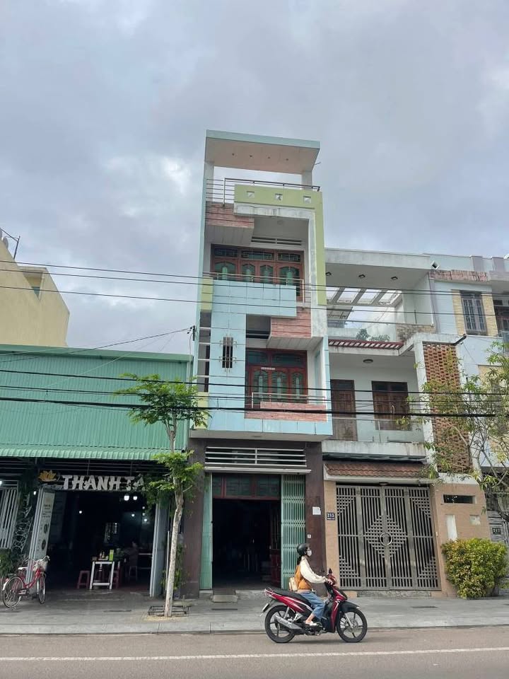 Bán nhà 4 tầng mặt tiền kinh doanh Hoa Lư, Quy Nhơn, view sông, kinh doanh mọi mặt hàng